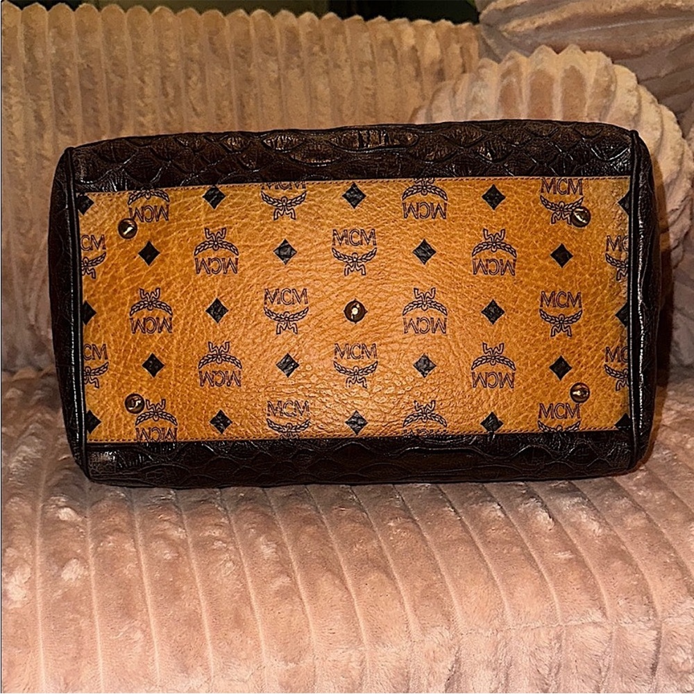 MCM Croc Leather Made In Germany Handbag. ZERO callouts - Picture 4 of 15
